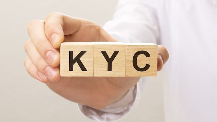 Many times the bank takes this step if KYC is not updated. If there is no transaction for a long time, the account is considered inactive. Even if suspicious transactions are seen, they may be stopped due to security reasons. In India, the right to freeze bank accounts is given under the rules.