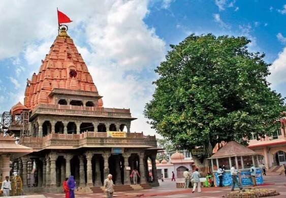 7,16,25 या जन्मतारखेच्या लोकांचा मूलांक 7 आहे. तर, या जन्मतारखेच्या लोकांचा स्वामी ग्रह केतू आहे. अंकशास्त्रानुसार, या लोकांनी उज्जैनमधील महाकाल मंदिराचे दर्शन घेणे अत्यंत शुभ आहे.