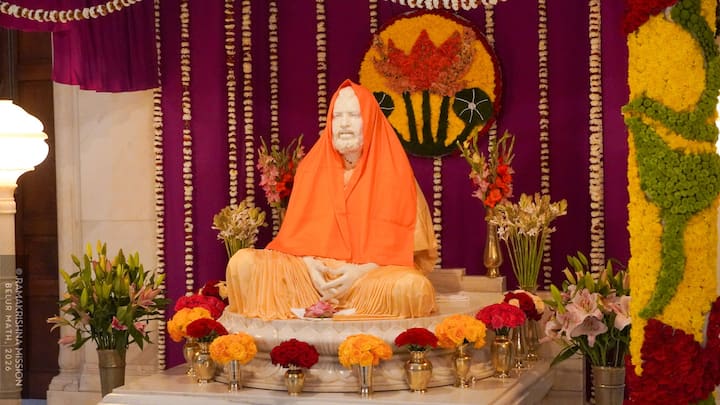 বেলুড় মঠে শ্রীরামকৃষ্ণের জন্ম-তিথি পালন। এদিন মহাসমারোহে বেলুড় মঠে শ্রী শ্রী রামকৃষ্ণ দেবের ১৯১ তম জন্মতিথি পালন হচ্ছে।