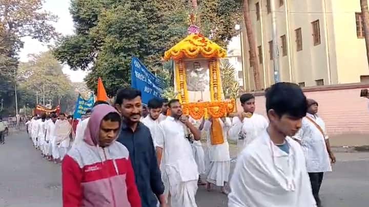 উৎসব উপলক্ষে তিনদিন ধরে মঠে চলবে নানা অনুষ্ঠান। এছাড়া এদিন থেকে কামারপুকুরে ১৫ দিন ব্যাপী মেলা শুরু হল।