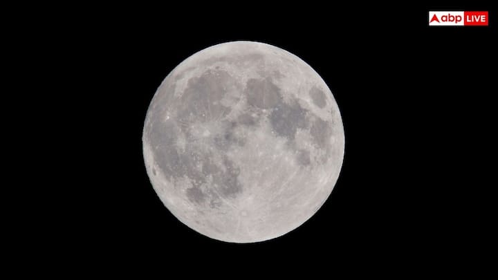 टकराव के बाद थिया ग्रह पूरी तरह से खत्म नहीं हुआ था. ऐसा माना जाता है कि इसका घना लोहे का कोर पिघली हुई पृथ्वी में धंस गया और पृथ्वी के अपने कोर के साथ मिल गया. इस कोर मर्जर ने शायद पृथ्वी के अंदरूनी स्ट्रक्चर में योगदान दिया और शायद हमारे ग्रह के मैग्नेटिक फील्ड की ताकत पर असर डाला हो.