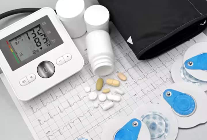 WHO ਦੇ ਅਨੁਸਾਰ, 140/90 mm Hg ਜਾਂ ਇਸ ਤੋਂ ਵੱਧ ਬਲੱਡ ਪ੍ਰੈਸ਼ਰ ਨੂੰ ਹਾਈਪਰਟੈਨਸ਼ਨ ਮੰਨਿਆ ਜਾਂਦਾ ਹੈ। ਦੁਨੀਆ ਭਰ ਵਿੱਚ 1.4 ਬਿਲੀਅਨ ਤੋਂ ਵੱਧ ਲੋਕ ਇਸ ਤੋਂ ਪ੍ਰਭਾਵਿਤ ਹਨ। ਭਾਰਤ ਵਿੱਚ ਵੀ ਲੱਖਾਂ ਲੋਕ ਹਾਈ ਬਲੱਡ ਪ੍ਰੈਸ਼ਰ ਤੋਂ ਪੀੜਤ ਹਨ, ਪਰ ਬਹੁਤ ਘੱਟ ਲੋਕਾਂ ਦਾ ਬਲੱਡ ਪ੍ਰੈਸ਼ਰ ਸਹੀ ਢੰਗ ਨਾਲ ਕੰਟਰੋਲ ਵਿੱਚ ਹੁੰਦਾ ਹੈ।