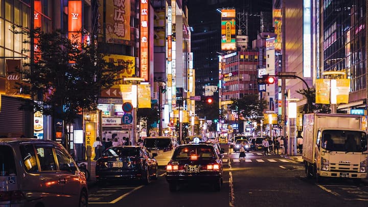 1880 के दशक में यहां बिजली का प्रयोग शुरू हुआ. उस समय शहर की सड़कों पर गैस लैंप जलते थे, लेकिन धीरे-धीरे उनकी जगह बिजली के बल्बों ने लेना शुरू किया. बताया जाता है कि 1882 के आसपास यहां संगठित रूप से बिजली उत्पादन की शुरुआत हुई थी. यही भारत का पहला बिजलीघर माना जाता है.