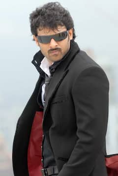 'फौजी' के सेट पर प्रभास को लगी चोट, फिल्म का 25% हिस्सा अभी भी शूट होना है बाकी