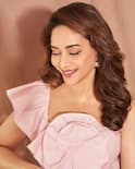 Madhuri Dixit Photo: માધુરી દીક્ષિતના મંત્રમુગ્ધ કરી દેતા સ્મિત પર ફિદા થયા ફેન્સ, જુઓ તસવીરો