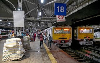 Local Train News: সপ্তাহান্তে শিয়ালদা ডিভিশনে ট্রেন চলাচলে বড় বদল, জেনে নিন সময়সূচি