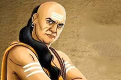 Chanakya Niti : 'या' सवयींमुळे होईल मोठं नुकसानं, आचार्य चाणाक्य  सांगतात...