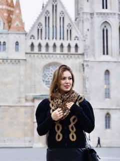 Munmun Dutta Photo: ગ્લેમર ક્વીન મુનમુન દત્તાનો બ્લેક આઉટફિટ અને લેપર્ડ પ્રિન્ટ સ્કાફમાં જોવા મળ્યો ગ્લેમરસ લુક