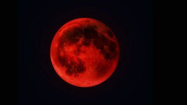 ब्रह्मांड आपल्याला संकेत देत असतं आधी सूर्यग्रहण आणि नंतर 15 दिवसांनी चंद्रग्रहण यामुळे वातावरणात मोठ्या प्रमाणात ऊर्जेचे बदल जाणवतील.