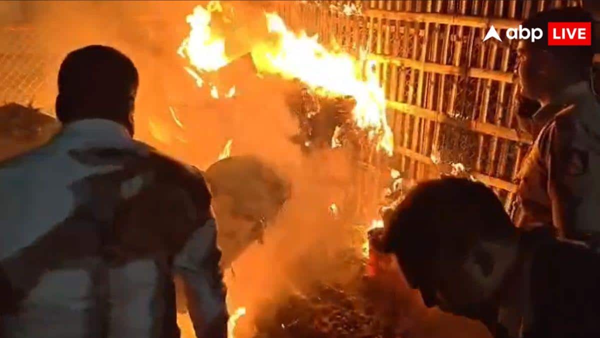 Shivaji Procession: मस्जिद से जुलूस पर फेंके गए पत्थर, हिंदू कार्यकर्ताओं ने ठेलों में लगाई आग, बागलकोट में तनाव