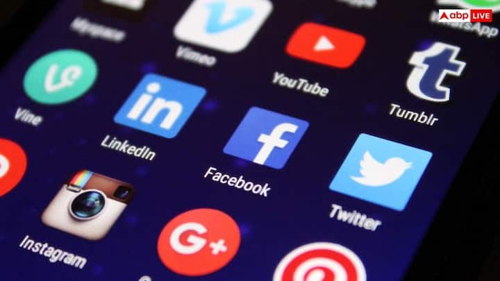 Australia is the first country in the world which has completely banned the use of social media for children under 16 years of age. This law came into full force in December 2025 and under this the platform strictly implemented age verification. Companies which do not follow this may face heavy penalties.