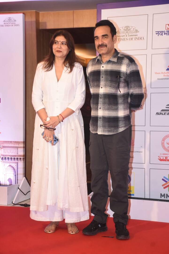 फिल्म प्रमोशन के दौरान पंकज त्रिपाठी हमेशा की तरह बेहद शांत और मुस्कुराते हुए नजर आए. उनके चेहरे पर सहजता और अपनापन झलक रहा था, मीडिया और फैंस के बीच उनके इस स्वाभाविक व्यवहार ने सभी का दिल जीत लिया.