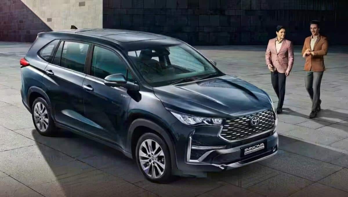 Innova Crysta: பெட்ரமாக்ஸ் லைட்டேதான் வேணுமா...! க்ரிஸ்டாவிற்கு டஃப் கொடுக்கும் 4 மாடல்கள் - மைலேஜ், விலை