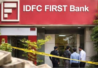 IDFC फर्स्ट बँकेत 590 कोटी रुपयांचा मोठा घोटाळा, कर्मचाऱ्यांनीच निधीचा केला  अपहार, बँकिंग क्षेत्रात खळबळ | IDFC First Bank big scam of Rs 590 crore,  underfunding of ...