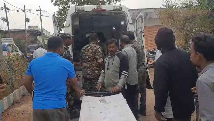 RTC Bus Accident: వాగులో పడిన ఆర్టీసీ బస్సు, కండక్టర్ సహా పలువురికి గాయాలు.. ఆదిలాబాద్ జిల్లాలో ఘటన