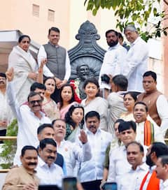 Sunetra Pawar: राज्यपालांच्या अभिभाषणावेळी सभागृह खचाखच भरलं, सुनेत्रा पवारांना खास स्थान, कोणत्या जागी आसनस्थ?