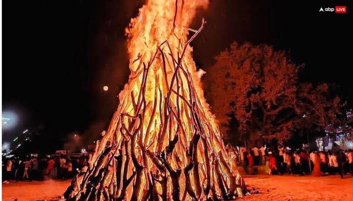होलिकी की पूजा करते समय कभी भी तीन की संख्या में पकवान, मिठाई अर्पित न करें. इसे अशुभ माना जाता है. ये मानसिक और शारीरिक कष्ट को बढ़ावा देता है.