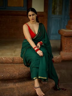 Megha Shukla Photo: ગ્રીન સાડી અને રેડ ડીપનેક બ્લાઉઝમાં મેઘા શુક્લાએ આપ્યા હોટ પોઝ