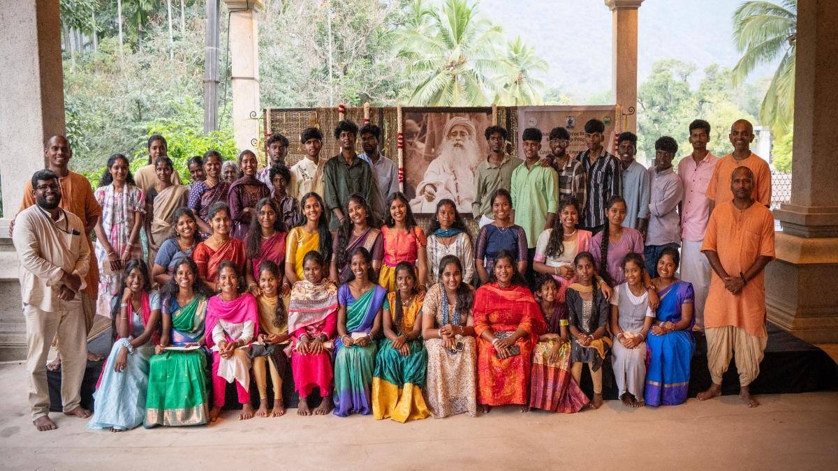 Isha: பழங்குடியின, கிராமப்புற மாணவர்களுக்கு ஈஷா கல்வி உதவித்தொகை!