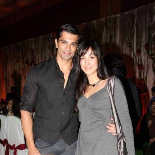 करणचे पहिले लग्न 2008 साली Shraddha Nigam हिच्याशी झाले होते. परंतु काही मतभेदांमुळे 2009 मध्ये त्यांचा घटस्फोट झाला.