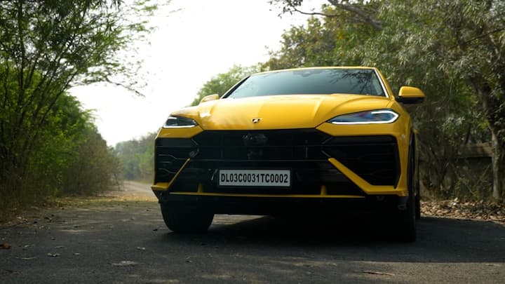 Despite weighing 2.5 tonnes, the Urus SE corners with agility that feels closer to a supercar. (Somnath Chatterjee)