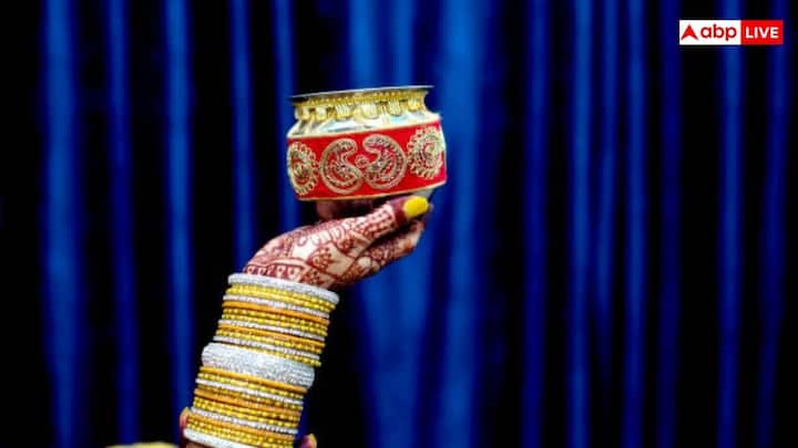 शादी की सुबह चूड़ा चढ़ाने की एक रस्म होती है. चूड़ियों को दूध और गुलाब की पंखुड़ियों से शुद्ध किया जाता है. इसके बाद मामा औपचारिक रूप से दुल्हन की कलाई पर चूड़ा पहनाते हैं. रस्म के बाद दुल्हन पारंपरिक रूप से तुरंत चूड़ियों को नहीं देखती. जब तक वह पूरी तरह से तैयार नहीं हो जाती तब तक उन्हें अक्सर एक सफेद कपड़े से ढक दिया जाता है.