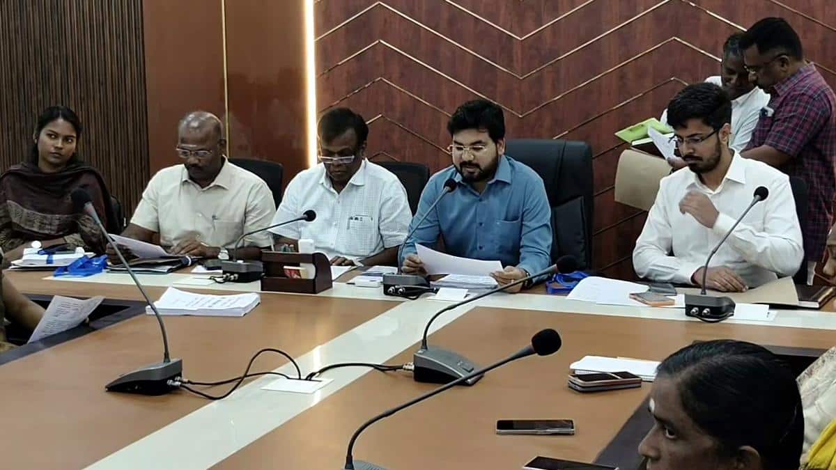 தேனி & திண்டுக்கல்: இறுதி வாக்காளர் பட்டியல் வெளியீடு! உங்கள் தொகுதியில் எத்தனை வாக்காளர்கள்? முழு விவரம்!