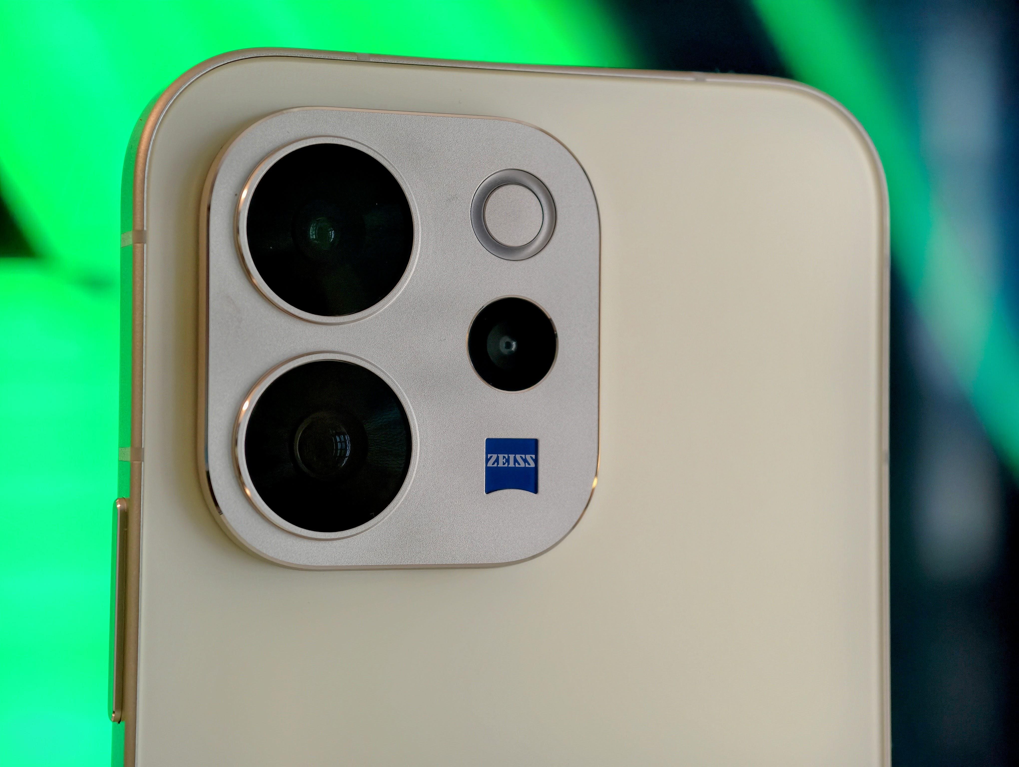 Gadgets Review | Vivo V70: Setting The Bar High For iPhone 18, Galaxy S26 Gadgets Review | Vivo V70: Setting The Bar High For iPhone 18, Galaxy S26