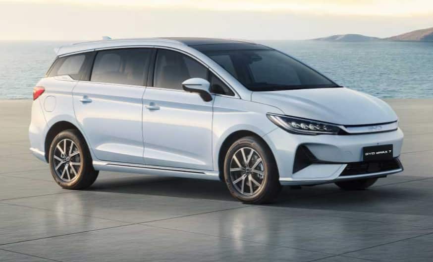 Innova Crysta: பெட்ரமாக்ஸ் லைட்டேதான் வேணுமா...! க்ரிஸ்டாவிற்கு டஃப் கொடுக்கும் 4 மாடல்கள் - மைலேஜ், விலை
