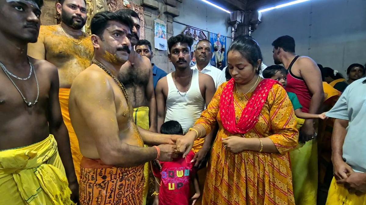 நத்தம் மாரியம்மன் கோவில் மாசி திருவிழா: கொடியேற்றம், ஆயிரக்கணக்கான பக்தர்கள், வியக்க வைக்கும் நிகழ்வுகள்!