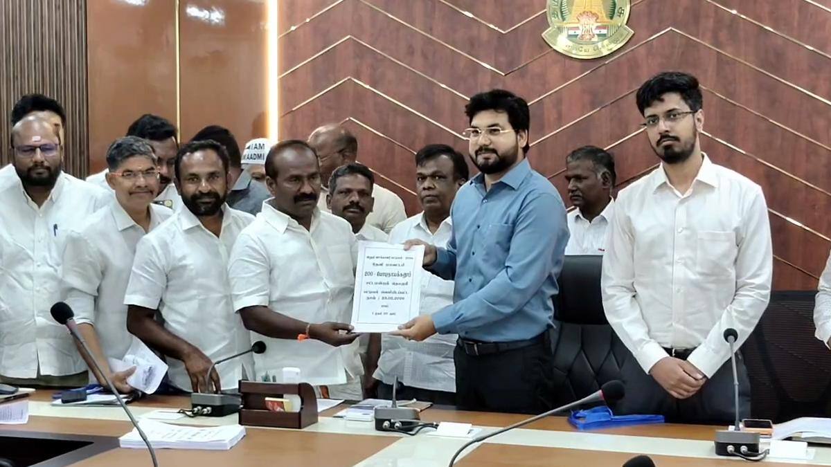 தேனி & திண்டுக்கல்: இறுதி வாக்காளர் பட்டியல் வெளியீடு! உங்கள் தொகுதியில் எத்தனை வாக்காளர்கள்? முழு விவரம்!