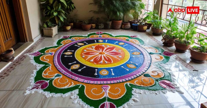 लाल, पीला और हरा जैसे चमकीले रंग पारंपरिक रंगोली में यूज होते हैं. पुष्प, पैरों के निशान, और ज्यामितीय पैटर्न आमतौर पर बनाए जाते हैं. ये डिजाइन सौभाग्य, समृद्धि और बुराई पर अच्छाई की जीत का प्रतीक होते हैं.
