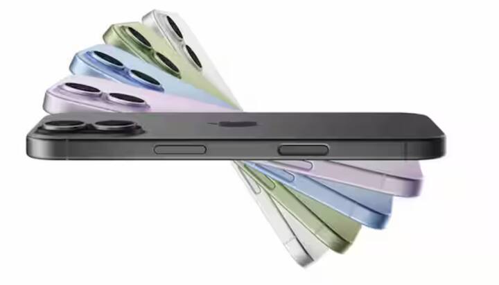 ਪਰਫਾਰਮੈਂਸ ਲਈ, ਇਸ ਵਿੱਚ ਨਵੀਨਤਮ iOS 26 ਅਤੇ ਨਵਾਂ A19 ਪ੍ਰੋਸੈਸਰ ਹੈ, ਜੋ ਕਿ 3nm ਤਕਨਾਲੋਜੀ 'ਤੇ ਅਧਾਰਤ ਹੈ। ਇਹ ਚਿੱਪ ਬਿਹਤਰ ਪਾਵਰ ਕੁਸ਼ਲਤਾ ਅਤੇ ਤੇਜ਼ ਗਤੀ ਪ੍ਰਦਾਨ ਕਰਨ ਲਈ ਤਿਆਰ ਕੀਤੀ ਗਈ ਹੈ। ਇਹ ਇੱਕ 5-ਕੋਰ GPU ਦੇ ਨਾਲ ਵੀ ਆਉਂਦਾ ਹੈ, ਜਿਸ ਨਾਲ ਗੇਮਿੰਗ, ਵੀਡੀਓ ਐਡੀਟਿੰਗ ਅਤੇ ਮਲਟੀਟਾਸਕਿੰਗ ਨੂੰ ਯਕੀਨੀ ਬਣਾਉਂਦਾ ਹੈ।