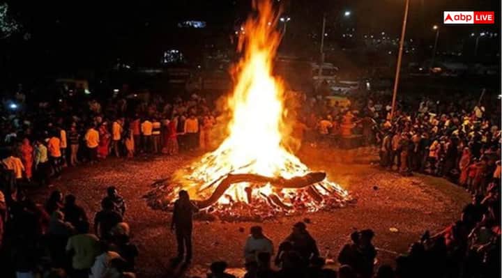 होली से पहले के आठ दिनों को होलाष्टक कहा जाता है, जो फाल्गुन शुक्ल की अष्टमी से होलिका दहन तक रहता है. इस समय मांगलिक कार्य नहीं होते हैं. होलाष्टक के आठ दिनों को लेकर ऐसी मान्यता है कि, इस समय ग्रह उग्र रहते हैं और नकारात्मक ऊर्जा सक्रिय हो जाती है.