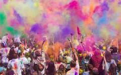 Holi 2026 : सातासमुद्रापार रंगांची उधळण! भारताबाहेर 'या' देशातील होळी पाहून तुम्हीही व्हाल थक्क...