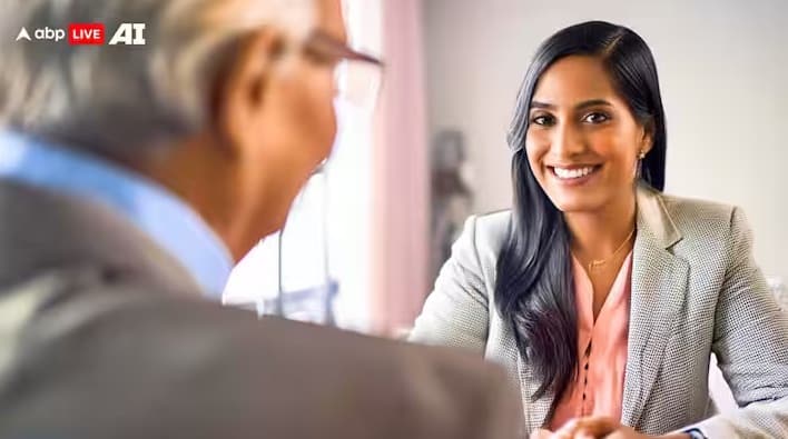 SBI Specialist Officer Recruitment 2026:  સ્ટેટ બેન્ક ઓફ ઈન્ડિયાએ બેન્કિંગ ક્ષેત્રમાં કારકિર્દી બનાવવા માટે એક સુવર્ણ તક પૂરી પાડી છે. બેન્કે સ્પેશિયાલિસ્ટ ઓફિસરના પદો માટે ભરતી સત્રની જાહેરાત કરી છે. આ ભરતી વિવિધ શ્રેણીઓ અને ટેકનિકલ વિભાગો માટે હાથ ધરવામાં આવી રહી છે. આ SBIના બેંકિંગ કામગીરીને આધુનિક અને વધુ સુરક્ષિત બનાવવામાં મદદ કરશે. આ સૂચના એવા યુવાનો માટે સારા સમાચારથી ઓછી નથી જેમણે લાંબા સમયથી સરકારી બેન્કમાં અધિકારી તરીકે કામ કરવાનું સ્વપ્ન જોયું છે.