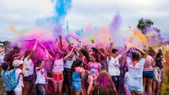 Happy Holi 2026 Wishes: होली पर अपनों को दें खास अंदाज में शुभकामनाएं, यहां देखें बेस्ट मैसेज-GIF और स्टेटस