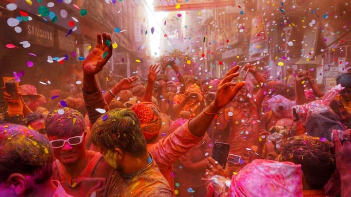 होली का गुलाल बा, रंगों की बहार बा, गुजिया की मिठास बा, एक बात खास बा, सबके दिल में प्यार बा, यही होली का त्योहार बा. Happy Holi 2026