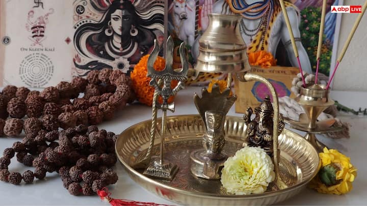 બનારસ હિંદુ વિશ્વવિદ્યાલયના જ્યોતિષ વિભાગના પ્રોફેસર પંડિત સુભાષ પાંડેય અનુસાર શિવલિંગની સ્થાપના બે પ્રકારની માનવામાં આવે છે એક પ્રાણ પ્રતિષ્ઠા અને બીજી ચલ પ્રતિષ્ઠા મંદિરોમાં વિધિ વિધાનથી પ્રાણ પ્રતિષ્ઠા થાય છે જ્યારે ઘરમાં શાસ્ત્રોમાં ફક્ત ચલ પ્રતિષ્ઠાનો જ વિધાન જણાવવામાં આવ્યો છે.