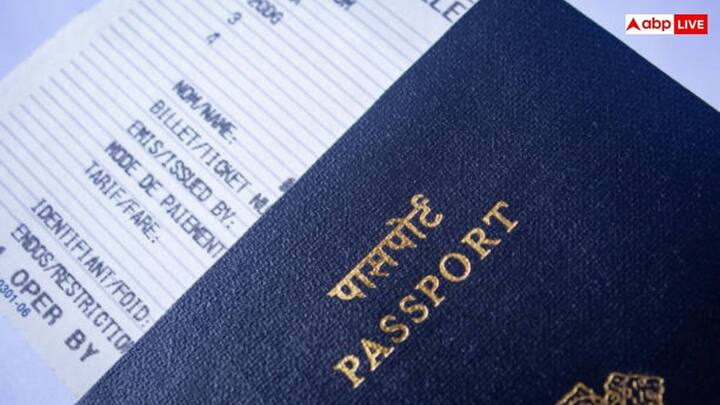 पासपोर्ट का रंग इमीग्रेशन अधिकारियों को हर डिटेल की तुरंत जांच किए बिना यात्री का स्टेटस जल्दी पहचान में काफी मदद करता है. इससे वेरिफिकेशन तेज होता है और सिक्योरिटी भी बेहतर होती है.