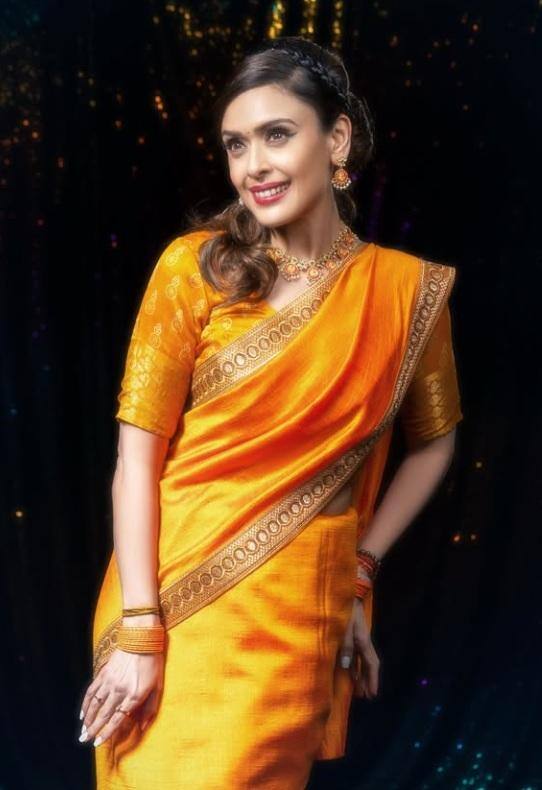 ઓરેન્જ સાડીમાં 44ની ઋષિતા લાગી ક્યૂટ ગર્લ