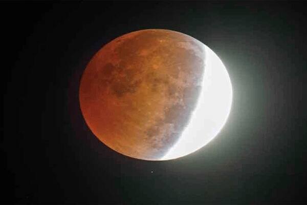 मात्र, या ग्रहणाचा सूतक काळ सकाळी 9 वाजून 39 मिनिटांपासून सुरु होणार आहे.