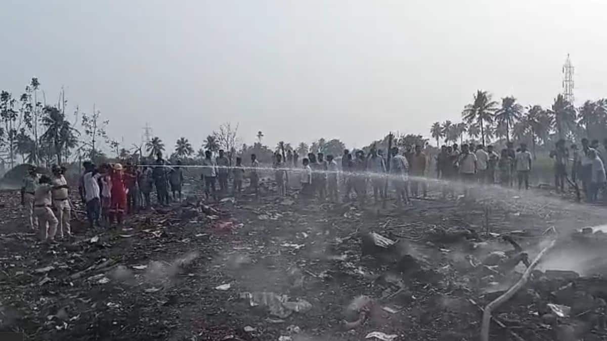 Kakinada Fireworks Explosion: వేట్లపాలెం ఘటనలో మృతుల కుటుంబాలకు రూ.20 లక్షలు, పక్కా ఇళ్లు- నలుగురు అధికారులపై వేటు!