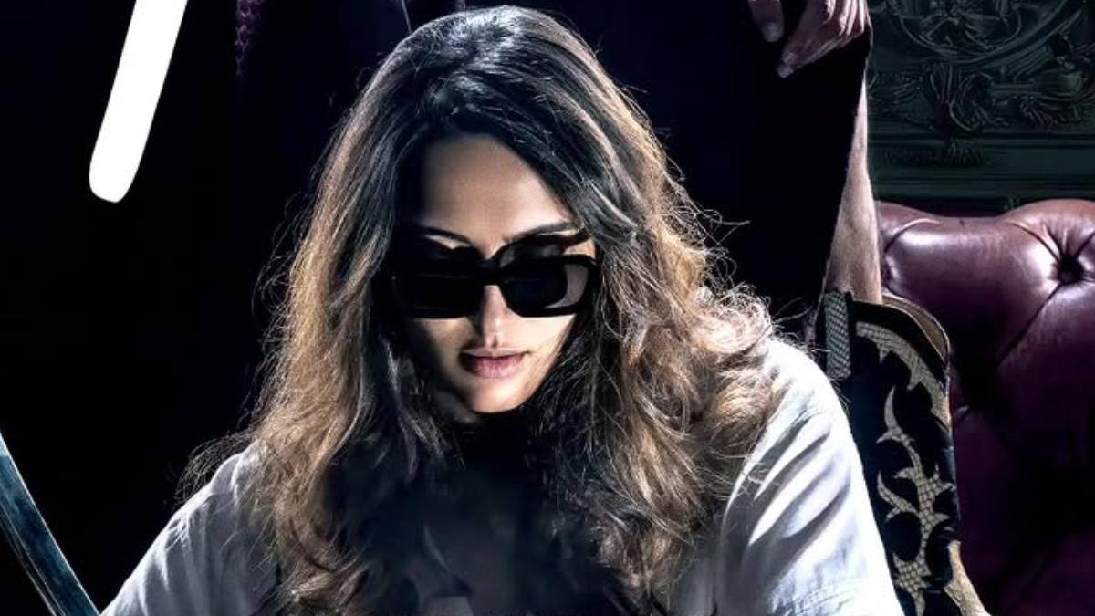 Spirit Movie : వివేక్ ఒబెరాయ్‌తో ఉన్న అమ్మాయి ఎవరో తెలుసా? - ప్రభాస్ 'స్పిరిట్' పోస్టర్‌తోనే ఓవర్ నైట్ స్టార్