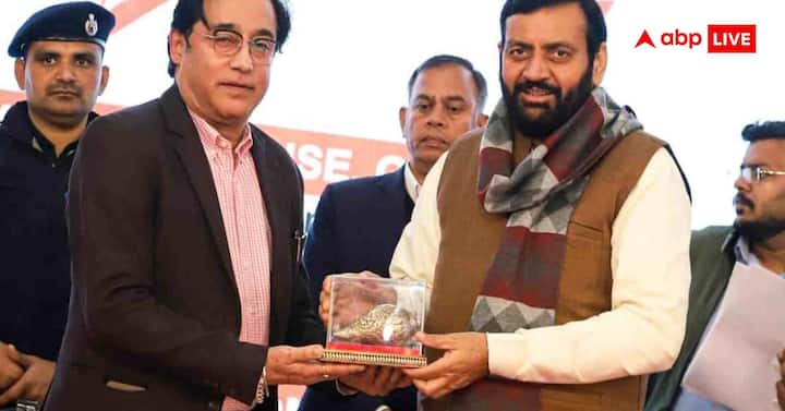 अगर आप लिखित रूप में शिकायत भेजना चाहते हैं, तो ईमेल का विकल्प भी उपलब्ध है. आधिकारिक ईमेल आईडी cmharyana@nic.in है. ईमेल में अपना नाम, पता, मोबाइल नंबर और समस्या का पूरा विवरण लिखें. अगर कोई जरूरी दस्तावेज हो तो उसकी कॉपी भी संलग्न करें.