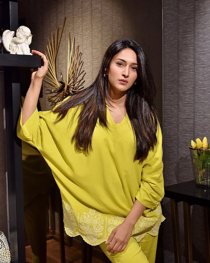 कई सालों तक टीवी इंडस्ट्री में काम करने के बाद एक्ट्रेस दुबई शिफ्ट हो गईं. हालांकि, काम के सिलसिले में वो इंडिया आती रहती हैं. एक्ट्रेस एक्टिंग छोड़ दुबई में एक इवेंट मैनेजमेंट और प्रोडक्शन कंपनी चलाती हैं, जिसका नाम सेलेस्टे मीडिया फिल्म प्रोडक्शन है.