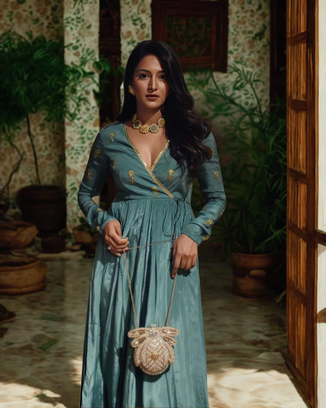 Popular TV actress Erica Fernandes started her career from the South Film Industry. However, there was not much success in the South Industry.