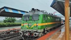 रात होते ही भारतीय रेलवे में लागू हो जाते हैं ये नियम, सफर पर निकलने से पहले लीजिए जान