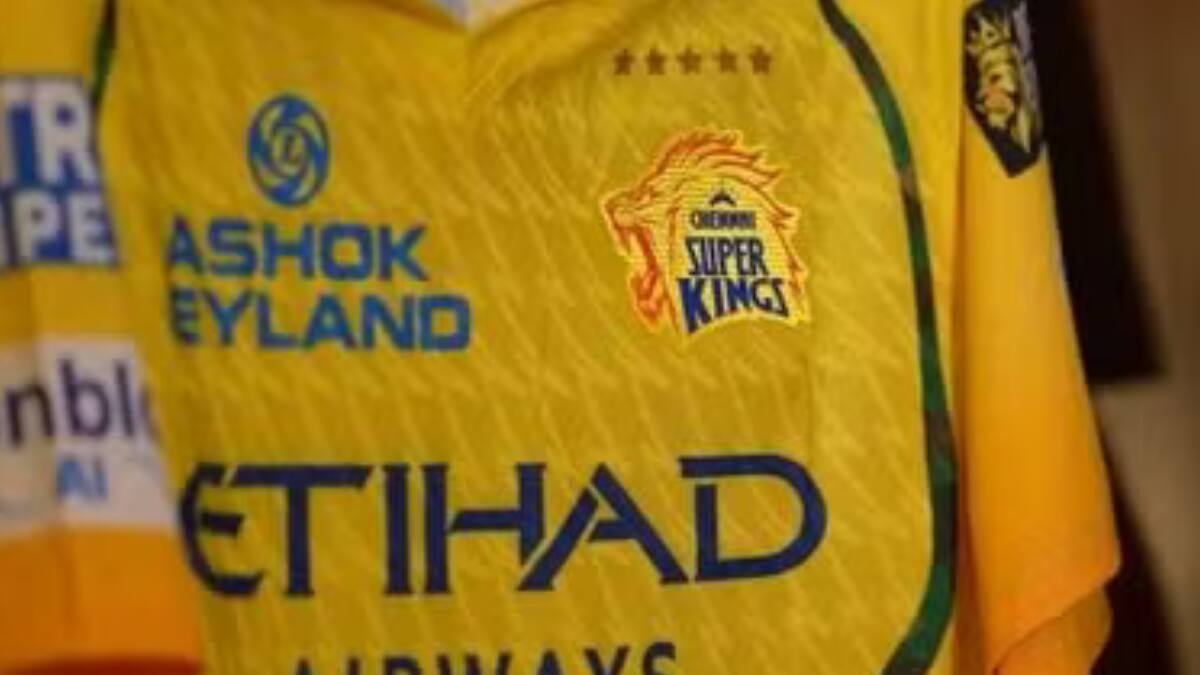 CSK Jersey: தோனி அணியும் அதே ஜெர்சி வேண்டுமா? சிஎஸ்கே 'பிளேயர் எடிஷன்' முதல் 'ஃபேன் டீ' வரை - அதிரடி விலை விபரங்கள்