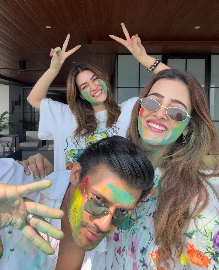 अब शादी के बाद नुपूर और स्टेबिन ने होली सेलिब्रेट की है.
